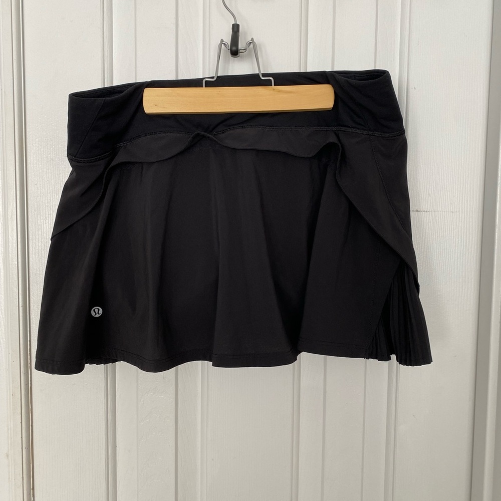 Lulu lemon black skort size 10